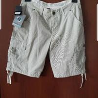 Pantaloncini nuovi con etichetta