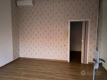 Interessante negozio/ufficio