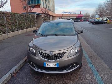Lancia Ypsilon Hybrid superaccessoriata
