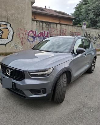 Volvo XC40 2019 – Da concessionario!