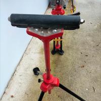 tre piedi regolabili 