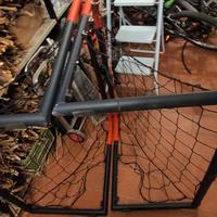 due porte piccole da calcio portatili