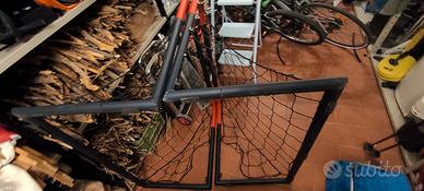 due porte piccole da calcio portatili