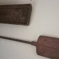 pala da panettiere e vassoio in legno