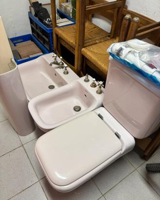Sanitari Ideal Standard “Conca” colore rosa