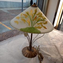 Lampada da tavolo dipinta a mano.