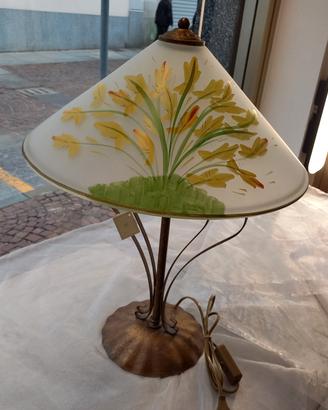 Lampada da tavolo dipinta a mano.