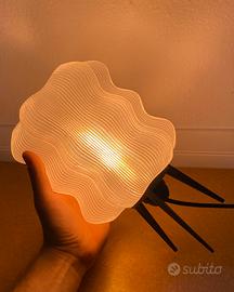Lampada/abat-jour di design con luce calda soffusa