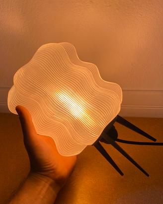 Lampada/abat-jour di design con luce calda soffusa