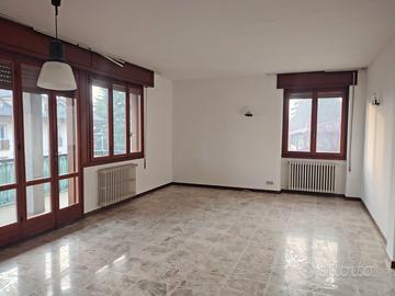 Sì offre 1 appartamento a CLUSONE non arredato