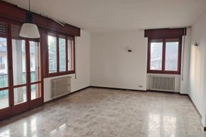 Sì offre 1 appartamento a CLUSONE non arredato