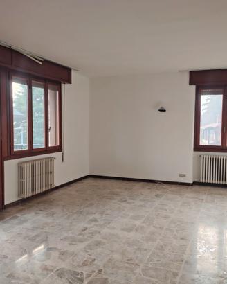 Sì offre 1 appartamento a CLUSONE non arredato