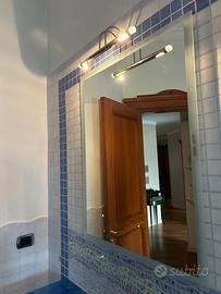 Specchio con applique incluso