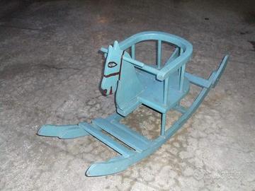 Cavallo a dondolo