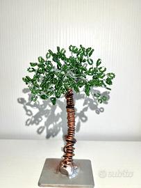 Albero fatto a mano in ferro con fili e perline