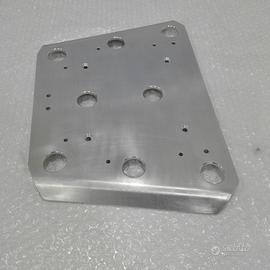 Piastra in alluminio x bauletto con attacchi GIVI