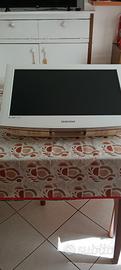 TV HD Samsung circa 19 pollici con telecomando 