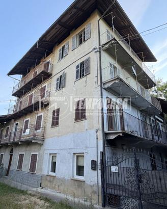 CASA SEMI INDIPENDENTE CON CORTILE PRIVATO A STRON