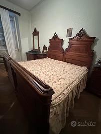 Camera da letto completa in stile antico
