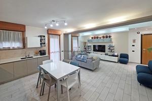 Ampio 5 locali con giardino privato, cantina e box