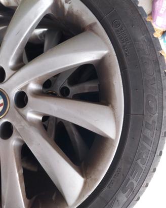 Cerchi in lega 225 45 R17 con logo Alfa Romeo