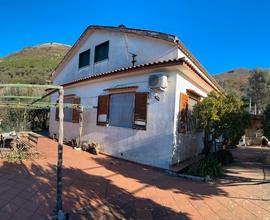 Casa indipendente con giardino