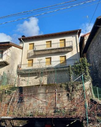 Casa indipendente di 184 m² con più di 5 locali a 