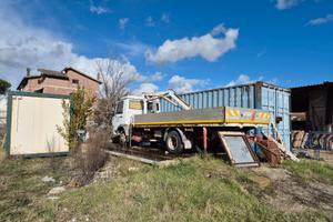 IVECO EUROCARGO 65 con gru
