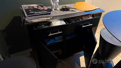 Tavolo portaoggetti con tavolo in acciaio