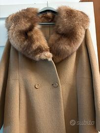 Cappotto lungo in lana di cammello con pelliccia