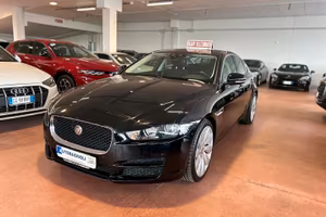 Jaguar XE PURE 2.0 D Turbo 180 CV aut.