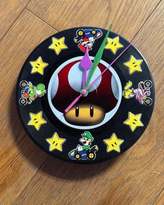 Orologio con stampa di Super Mario Kart su 45 giri