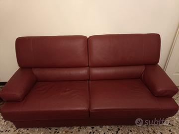 Due divani vera pelle bordeaux 