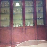 Prestigiosa vetrina in radica di frassino olivato