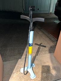 Pompa per bicicletta tre piedi - marca ON BIKE