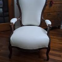 sedia antica in pelle bianca