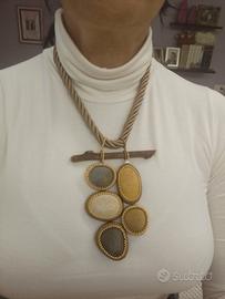 collana con sassi di mare 