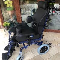 Sedia a rotelle polifunzionale