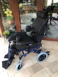 Sedia a rotelle polifunzionale