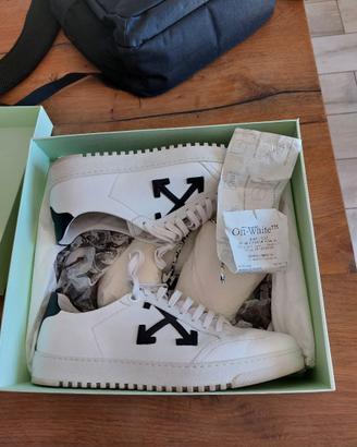 Scarpa Off-White in pelle bianca