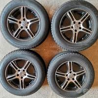 4 gomme invernali Nokian 215/65R16 cerchi in lega