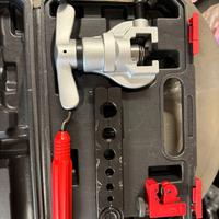 Kit cartellatrice a frizione per tubi in rame