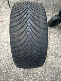 225/40 R18