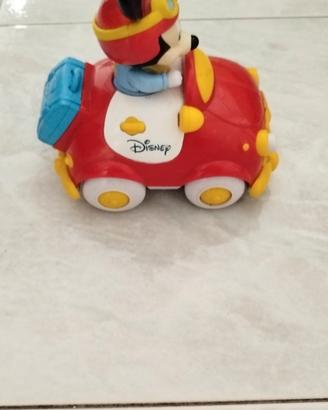 Topolino su autovettura della Disney 