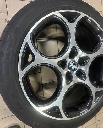 04 ORIGINALE ALFA ROMEO TONALE DA 19 CERCHI + PNEU