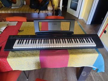  Piano Yamaha piaggero NP-12