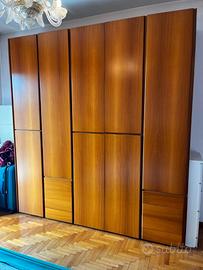 camera da letto in legno + letto matrimoniale