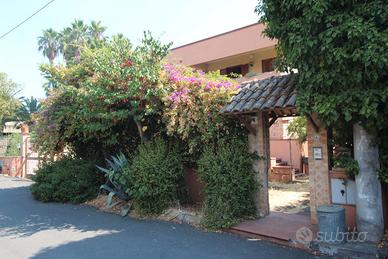 Villa 4 livelli 400mq con giardino Parco Cristallo