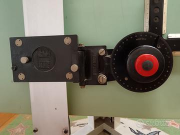 Tavolo da disegno con tecnigrafo professionale