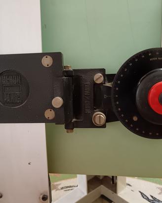 Tavolo da disegno con tecnigrafo professionale